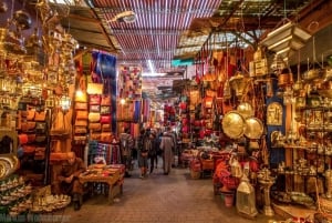 Marrakech: Medina by Night -kävelykierros marokkolaisen teen kera.