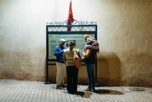 Marrakech: Tour nocturno a pie de la Medina con té marroquí