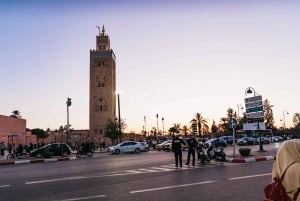 Marrakech : Visite nocturne à pied de la Médina avec thé marocain