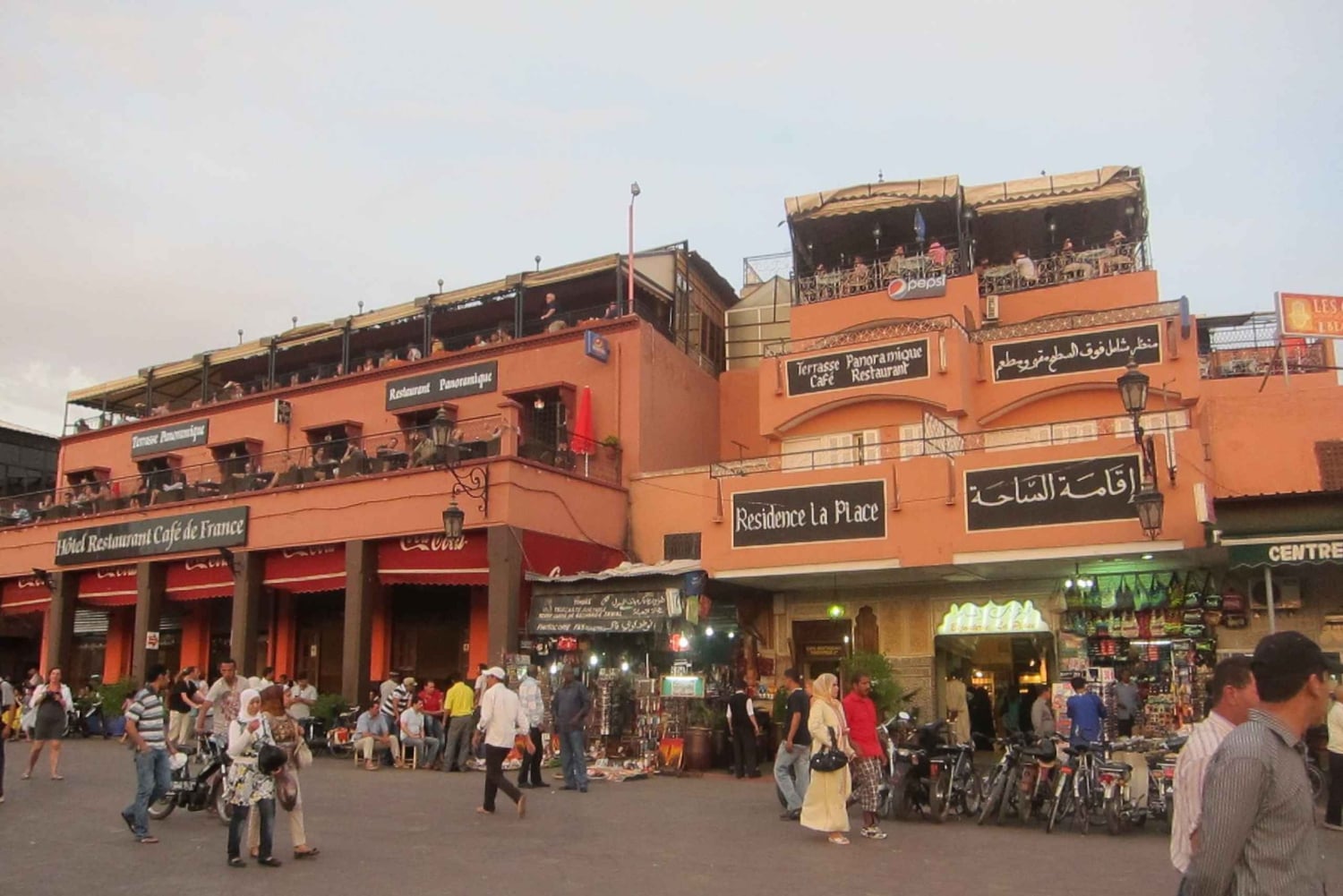 Marrakech: Medina Nightlife Walking Tour med smagninger