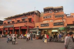Marrakech: Medina Nightlife Walking Tour med smagninger