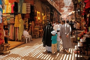 Marrakech: Medina-besøk med utsikt fra taket og tradisjonell servering