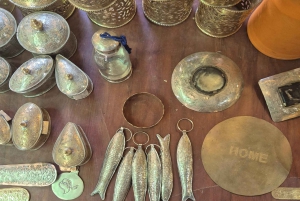 Marrakech: taller de artesanía en metal y cobre con recogida