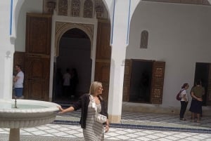 Marrakech: Agafay Desert Camel & Quad Rides illallisesityksen kanssa