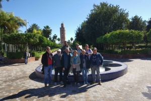 Marrakech: Agafay Desert Camel & Quad Rides illallisesityksen kanssa