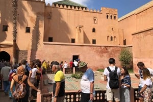 Marrakech: Agafay Desert Camel & Quad Rides illallisesityksen kanssa