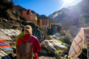 マラケシュ：滝と昼食付き、ウリカ渓谷日帰りツアー