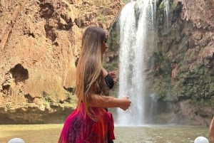 Marrakech: Ouzoud vesiputous, opastettu vaellus, veneajelu ja lounas