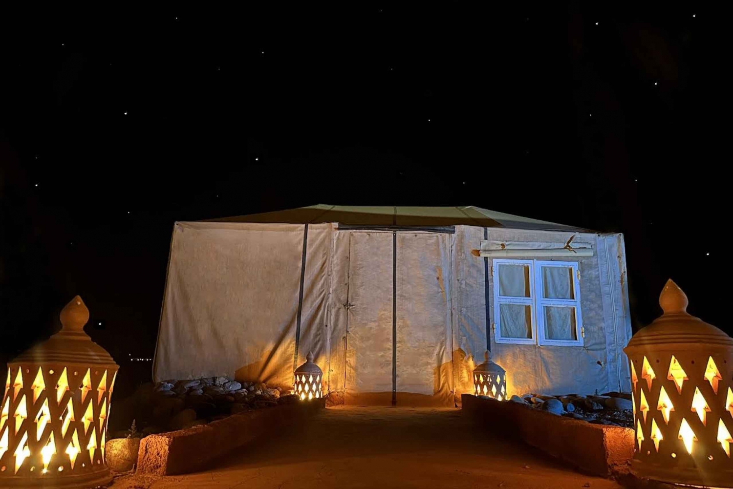 Marrakech: Agafay Desert Overnight with Dinner, Show & Pool