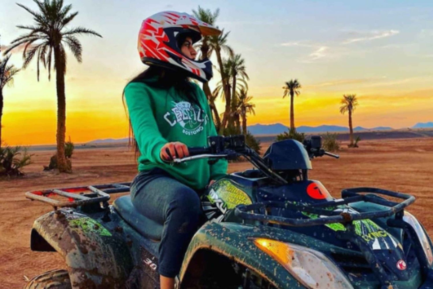 Marrakech: Firehjulssykkel i solnedgangen i Palmeraie med te