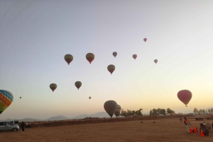 Marrakech: Royal Breakfast with Hot Air Balloons View