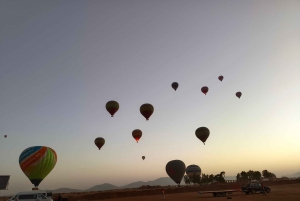 Marrakech: Royal Breakfast with Hot Air Balloons View