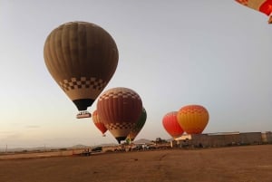Marrakech: Royal Breakfast with Hot Air Balloons View