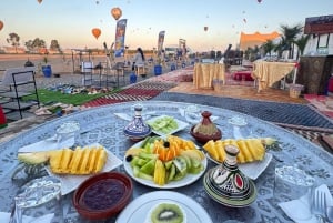 Marrakech: Royal Breakfast with Hot Air Balloons View