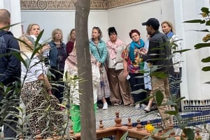 Visite guidée partagée de Marrakech : Palais Bahia, Madrassa et souks