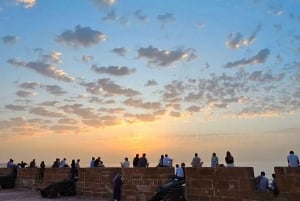 マラケシュ発：エッサウィラの海岸とメディナへの日帰りツアー（少人数制）