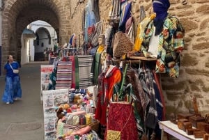 マラケシュ発：エッサウィラの海岸とメディナへの日帰りツアー（少人数制）