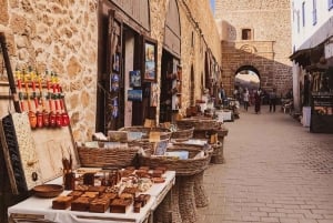 マラケシュ発：エッサウィラの海岸とメディナへの日帰りツアー（少人数制）