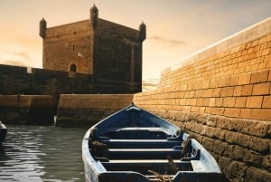 マラケシュ発：エッサウィラの海岸とメディナへの日帰りツアー（少人数制）