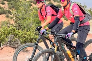 Agafay-Wüste, Kamelritt, marokkanisches Abendessen und Feuershow