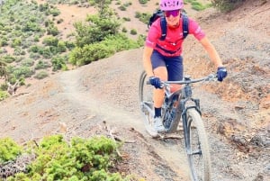 Agafay-Wüste, Kamelritt, marokkanisches Abendessen und Feuershow