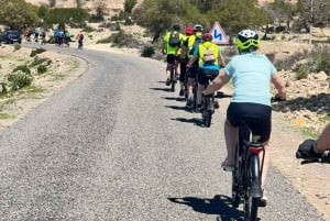 Agafay-Wüste, Kamelritt, marokkanisches Abendessen und Feuershow