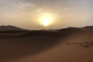 Marrakesch nach Fes 3-tägige Wüstentour mit Kamel und Luxuszelt