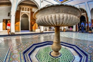 Marrakech Tuktuk+Guide+Bahia palace+Madrassa+ Souks