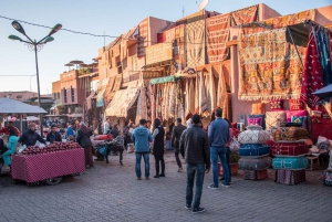 Marrakech: Tur med guide i den pulserende medinaen og de fargerike soukene