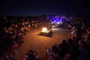 Marrakech: Cena espectáculo de 3 platos en el desierto de Agafay y acceso a la piscina