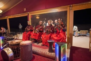 Marrakech : Dîner-spectacle à 3 plats dans le désert d'Agafay et accès à la piscine