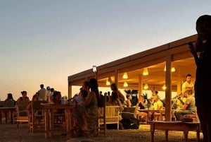 Marrakesh: Agafay Desert 3-retters middagsshow i ørkenen og tilgang til bassenget