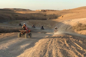 Marrakesh: Tour del deserto di Agafay in quad e a dorso di cammello con cena