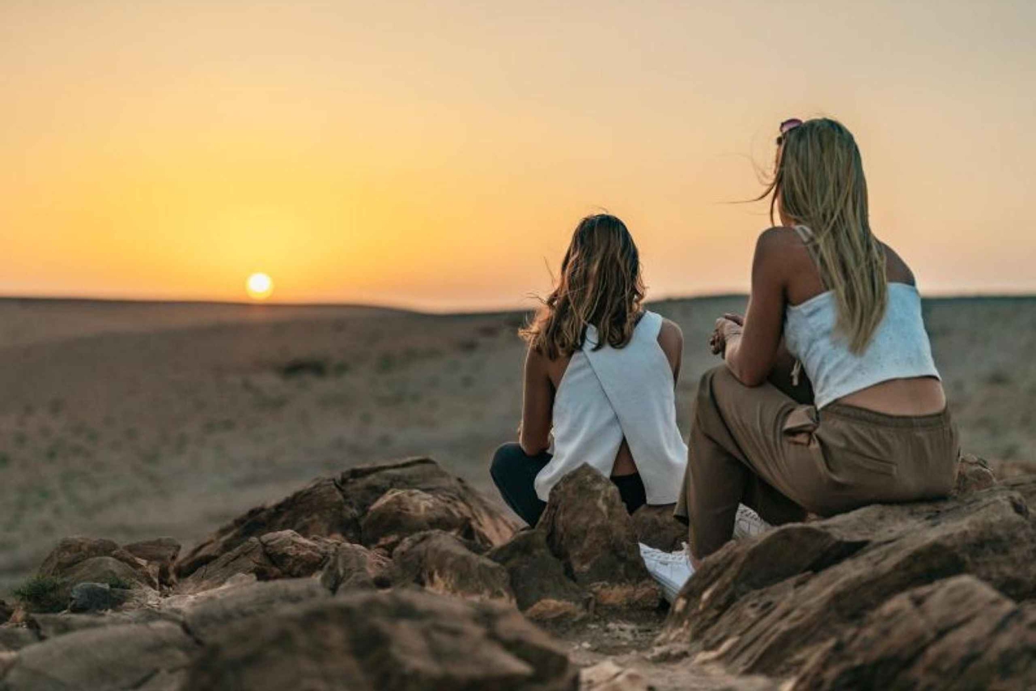Marrakesh: Tramonto nel deserto di Agafay, giro in cammello e cena con spettacolo