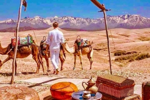 Marrakesh: Tramonto nel deserto di Agafay, giro in cammello e cena con spettacolo