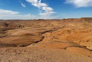 Marrakesh: Solnedgang i Agafay-ørkenen, kameltur, middag og show