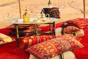 Marrakesh: Aavikon auringonlasku illallisella ja show'lla