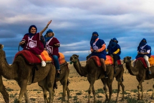 Marrakesh: Aavikon auringonlasku illallisella ja show'lla