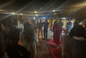 Marrakesh: Aavikon auringonlasku illallisella ja show'lla