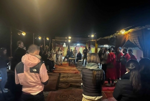 Marrakesh: Aavikon auringonlasku illallisella ja show'lla