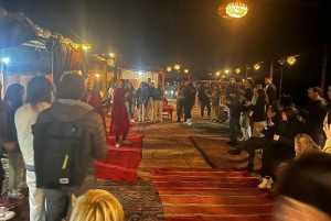 Marrakesh: Aavikon auringonlasku illallisella ja show'lla