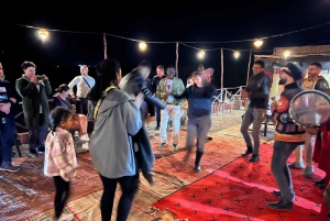 Marrakesh: Aavikon auringonlasku illallisella ja show'lla