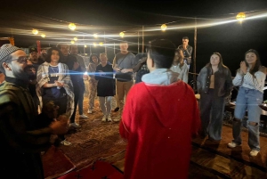 Marrakech : Coucher de soleil dans le désert avec dîner et spectacle