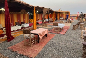 Marrakech : Coucher de soleil dans le désert avec dîner et spectacle