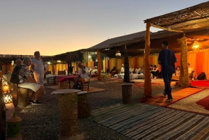 Marrakech : Coucher de soleil dans le désert avec dîner et spectacle