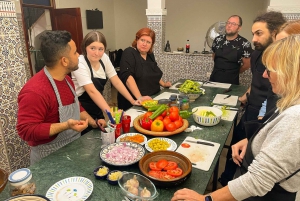 Marrakesz: Lekcja gotowania marokańskich potraw z lokalnym szefem kuchni