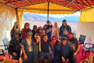 Marrakesh: Agafay-ørkenopplevelse med kamel, middag og show