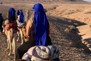 Marrakesh: Agafay-ørkenopplevelse med kamel, middag og show