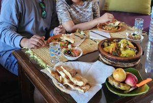 Marockansk matlagningskurs i en by i bergen med upphämtning