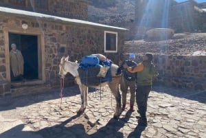 Monte Toubkal: Caminhada de 2 dias saindo de Marrakech com guia local
